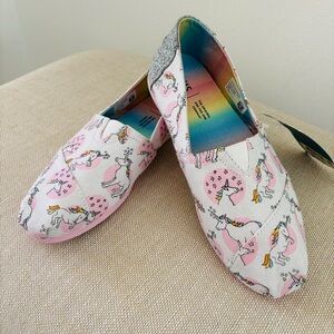 TOMS Classic Unicorns Flats NWT Pastel Shimmer Print Rainbow Insoles 8.5
